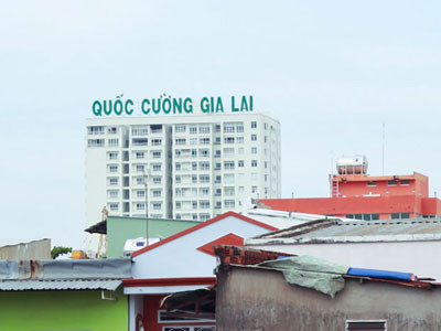 Theo bà, công ty sẽ bán sỉ các dự án chung cư QCGL II, Giai Việt, Trung Nghĩa…, chấp nhận thiệt đôi chút để có tiền trả được nợ. "Riêng những khoản nợ hàng trăm tỷ đồng cho thủy điện, cao su, chúng tôi không lo. Bởi lẽ, các khoản vay này là vay dài hạn và nguồn thu từ các dự án thủy điện, cao su sẽ đủ đảm bảo trả lãi và nợ gốc", bà Loan cho biết.