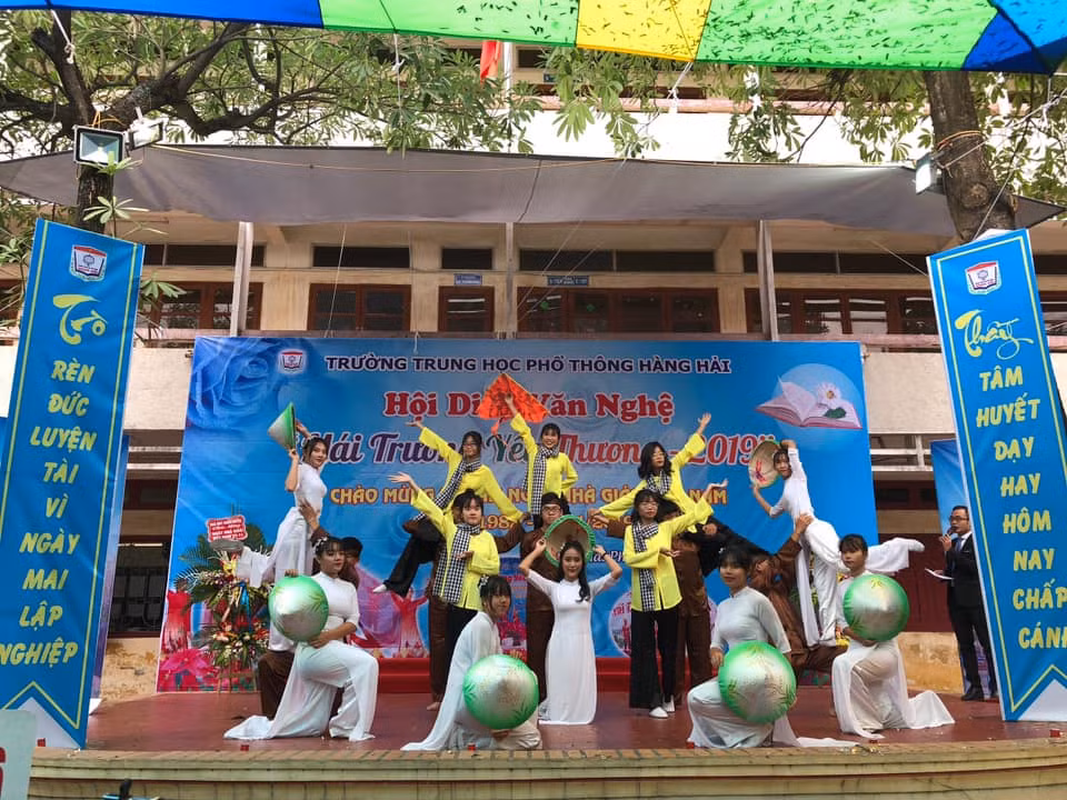 Trường Trung học phổ thông Hàng Hải (Hải Phòng) luôn chú trọng rèn luyện đạo đức, nề nếp cho học sinh (Ảnh: Nhà trường cung cấp)