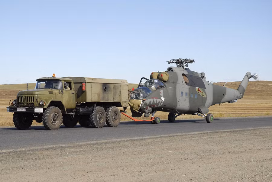 Ngày 20 tháng 9 năm 2012, 4 chiếc máy bay trực thăng quân sự Mi-25 của Peru đã được kéo trên đường cao tốc từ Nhà máy sửa chữa máy bay 810 ra sân bay Chita. Đây là những chiếc trực thăng cuối cùng của Peru được Nga đại tu và nâng cấp tại Nhà máy sửa chữa máy bay 810 ở Chita.