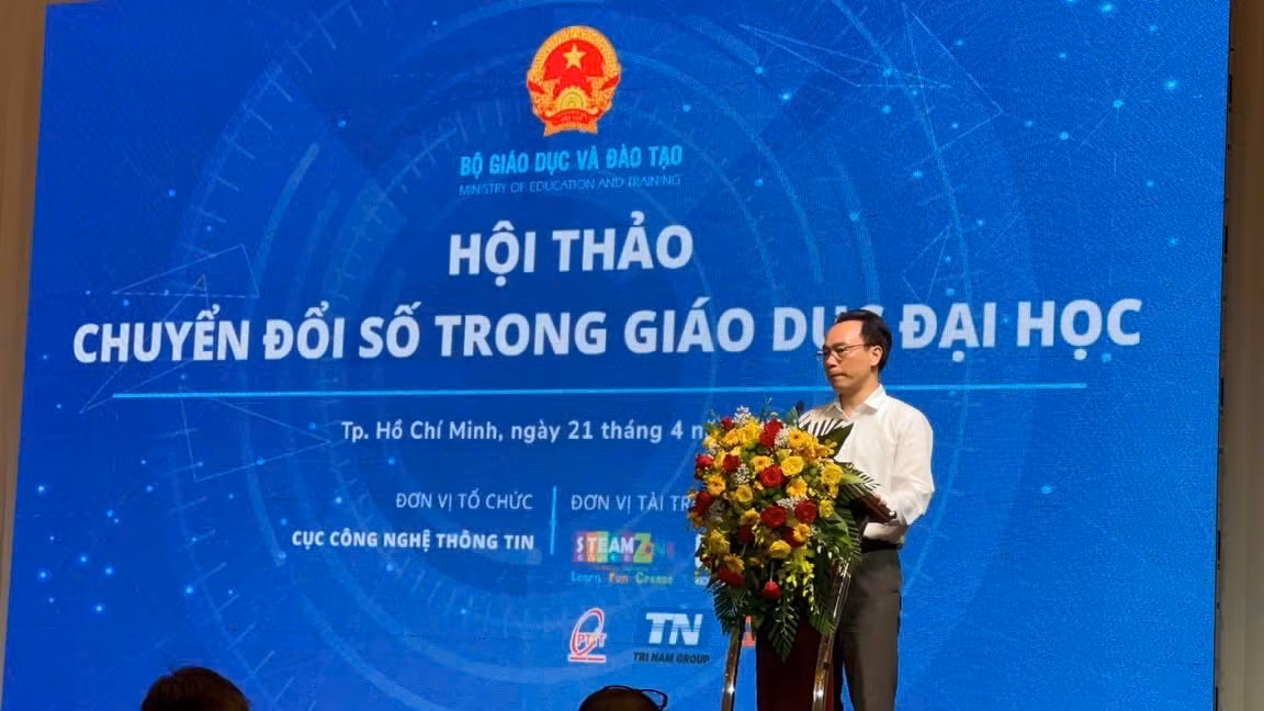 Thứ trưởng Bộ Giáo dục và Đào tạo Hoàng Minh Sơn phát biểu tại hội thảo