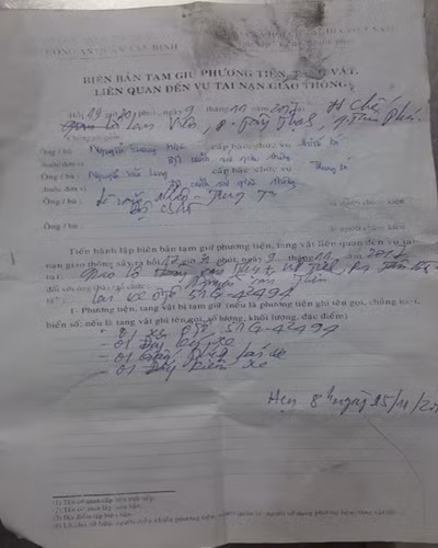Biên bản tạm giữ phương tiện không có đóng dấu của Công an quận Tân Bình (Ảnh: CTV) Biên bản tạm giữ phương tiện không có đóng dấu của Công an quận Tân Bình (Ảnh: CTV)