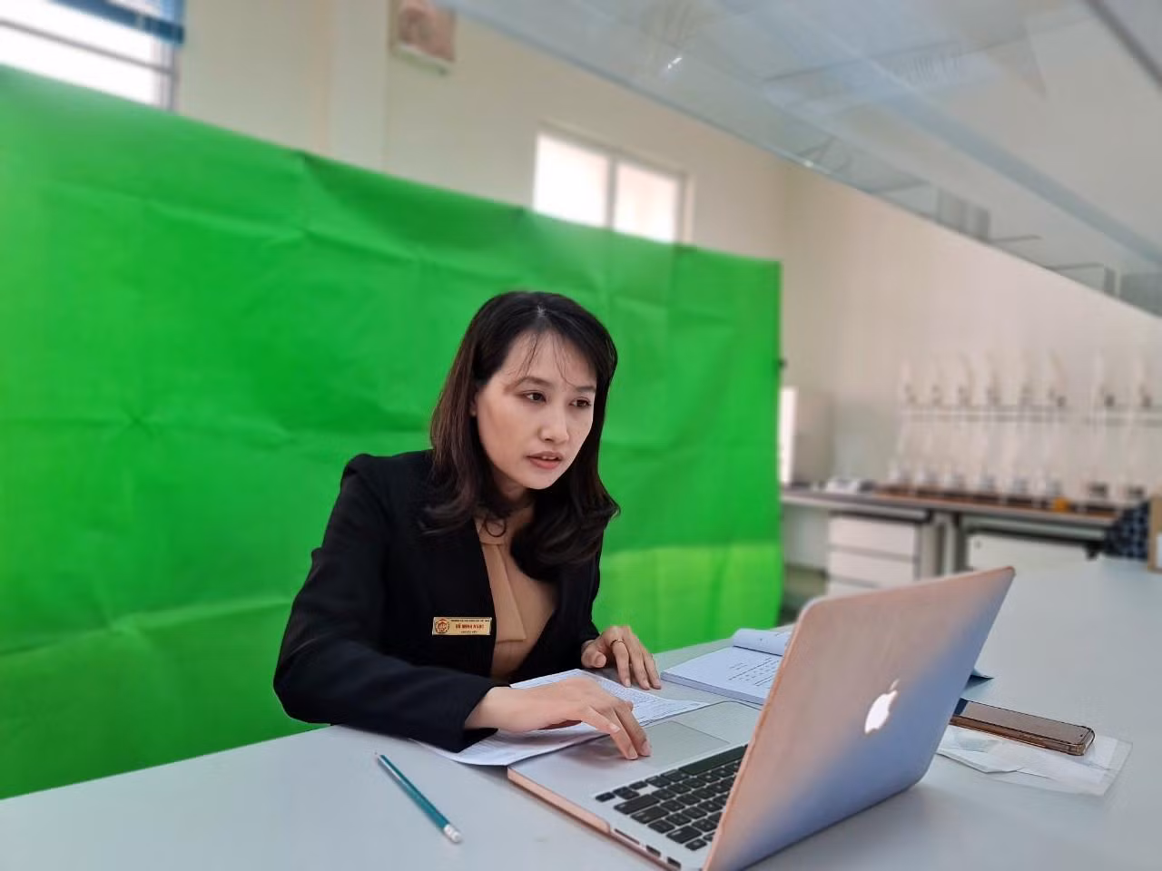 Giảng viên Trường Đại học Hàng hải Việt Nam lên lớp dạy trực tuyến (Ảnh: Lã Tiến)