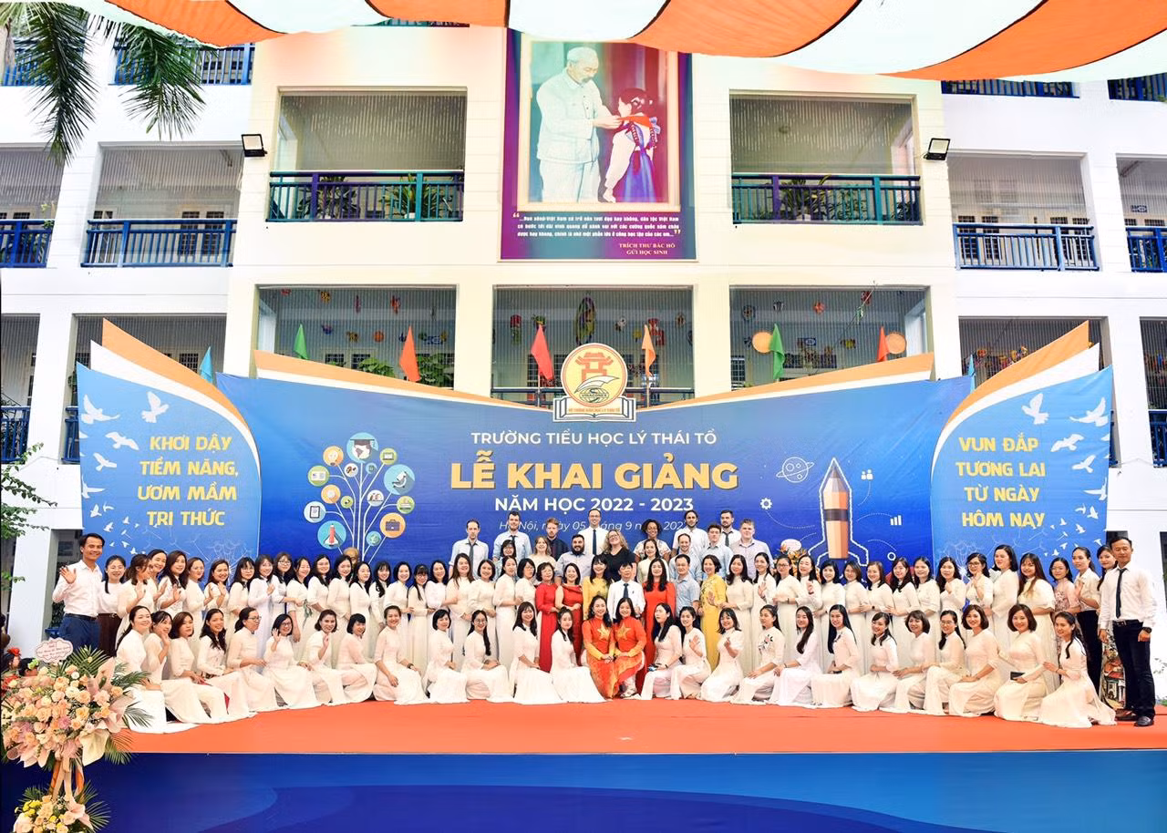 Thầy và trò các trường của Hệ thống Giáo dục Lý Thái Tổ mong muốn năm học 2022-2023 sẽ là điểm nhấn trong hành trình đổi mới, không ngừng nâng cao chất lượng