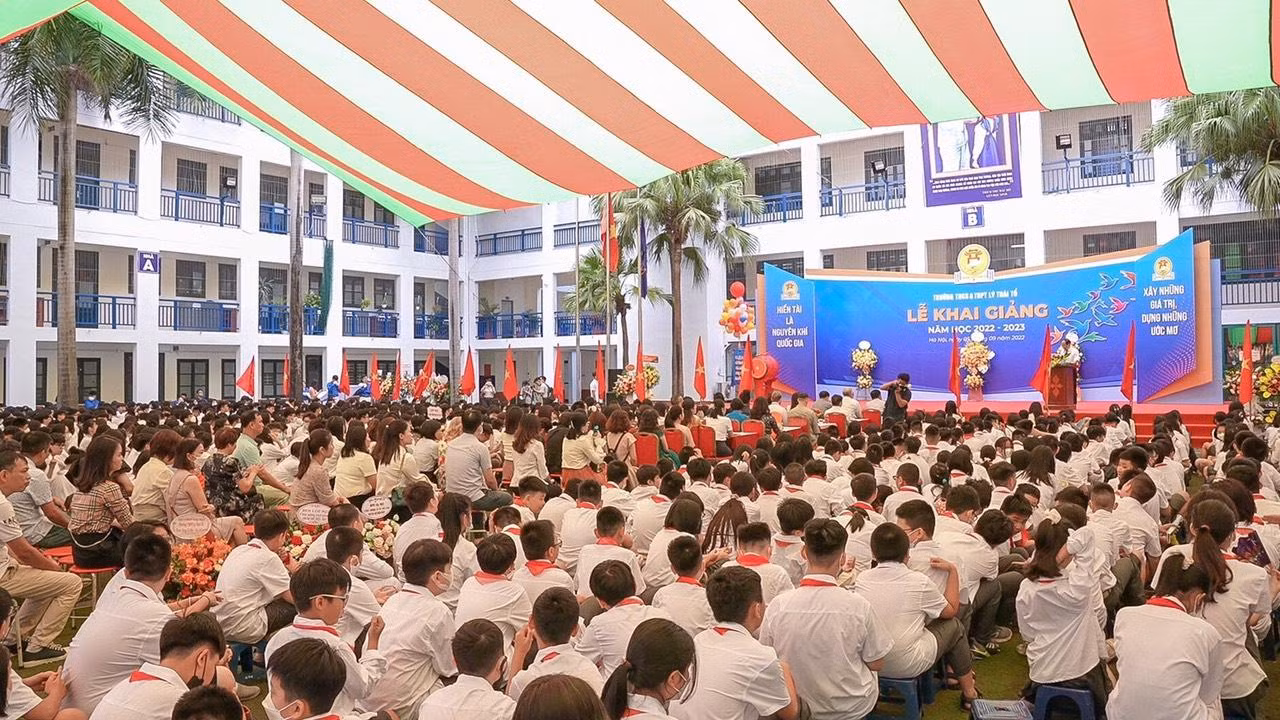 Các em nhỏ thêm phấn chấn, tự tin xen lẫn tự hào vì chính thức trở thành thành viên nhỏ của đại gia đình Lý Thái Tổ.