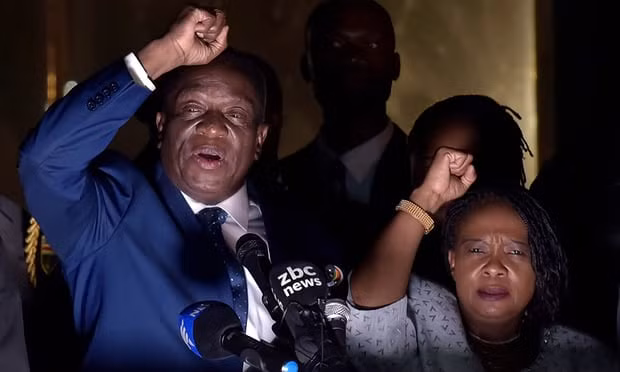 Tổng thống Zimbabwe Emmerson Mnangagwa và phu nhân trong lễ tuyên thệ nhậm chức (Ảnh: CNN)