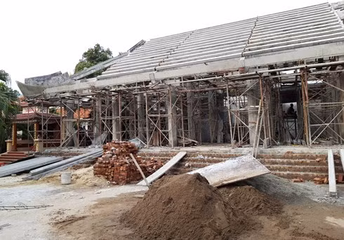 Hiện trạng đình Lương Xá bị bê tông hóa (Nguồn: Vov.vn). Hiện trạng đình Lương Xá bị bê tông hóa (Nguồn: Vov.vn).