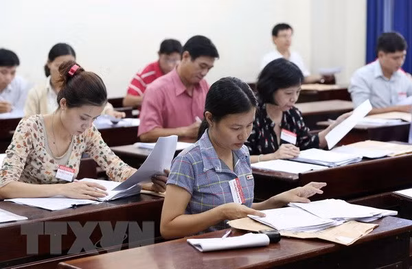 Có giám khảo Ngữ văn rơi nước mắt, phát hoảng vì bị thanh tra gọi... ảnh 4
