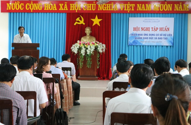 Quang cảnh Hội nghị tập huấn triển khai ứng dựng cơ sở dữ liệu ngành giáo dục và đào tạo tại Quảng Ngãi.