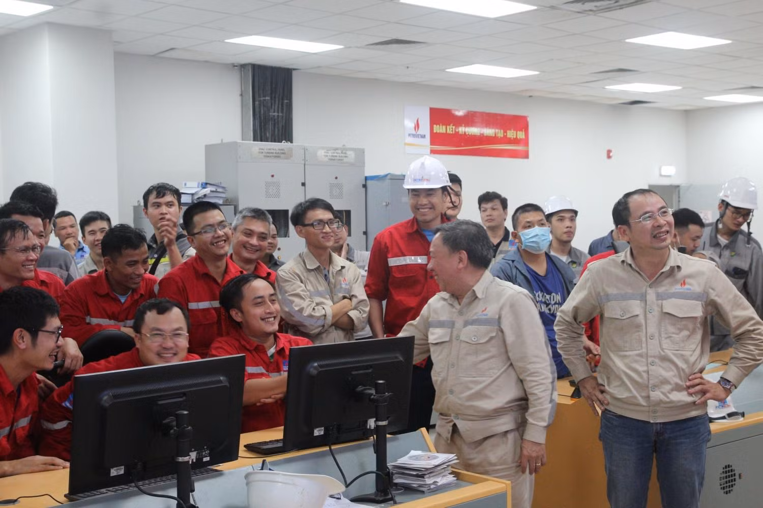 Vào lúc 23h 35 phút ngày 07/10/2022, Tổ máy số 2 của Nhà máy Nhiệt điện Thái Bình 2 đã hòa lưới điện lần đầu bằng dầu thành công