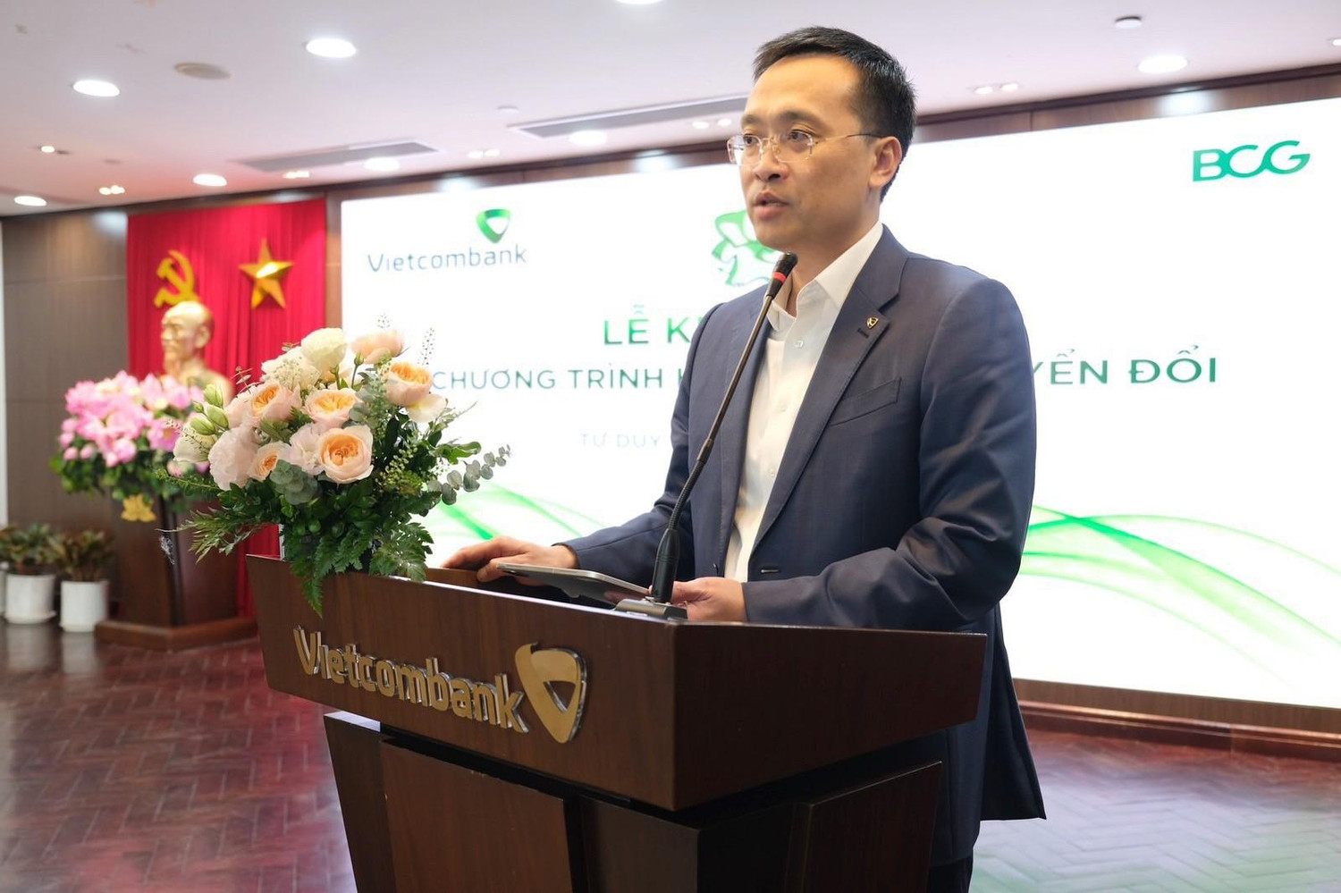 Ông Phạm Quang Dũng - Uỷ viên Ban Thường vụ Đảng ủy Khối Doanh nghiệp Trung ương, Bí thư Đảng ủy, Chủ tịch Hội đồng Quản trị Vietcombank, Trưởng Ban chỉ đạo chuyển đổi số phát biểu tại buổi lễ Ông Phạm Quang Dũng - Uỷ viên Ban Thường vụ Đảng ủy Khối Doanh nghiệp Trung ương, Bí thư Đảng ủy, Chủ tịch Hội đồng Quản trị Vietcombank, Trưởng Ban chỉ đạo chuyển đổi số phát biểu tại buổi lễ
