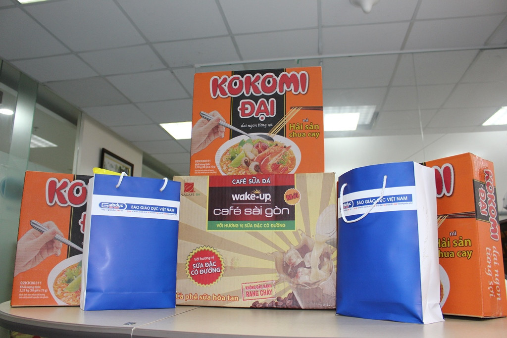 Ngay từ sớm ngày 27/1, những phần quà của Công ty MaSan đã sẵn sàng đến với bà con nhân dân thị xã Phú Thọ. (Ảnh: Lại Cường)