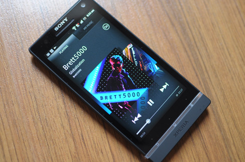 7. Xperia S: Smartphone này có màn hình Bravia 4,3 inch độ phân giải HD cho hình ảnh trung thực và góc nhìn rộng. Máy dùng chip lõi kép, camera chụp ảnh 12 megapixel và bộ nhớ trong 32 GB. 7. Xperia S: Smartphone này có màn hình Bravia 4,3 inch độ phân giải HD cho hình ảnh trung thực và góc nhìn rộng. Máy dùng chip lõi kép, camera chụp ảnh 12 megapixel và bộ nhớ trong 32 GB.