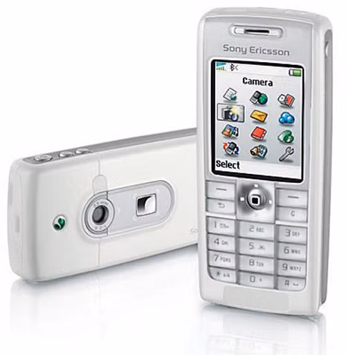 Sony Ericsson T630 (quý IV/2003): T630 không hoàn thành tốt vai trò đi sau T610, hoặc có thể xem như "kẻ đi trước" quá thành công, khiến "đàn em" bị lu mờ. Thân máy được thiết kế lại so với mẫu đi trước, không còn sự kết hợp màu. Nhưng Sony Ericsson cũng nhanh chóng "lật trang" khi ra mắt mẫu điện thoại kế cận sản phẩm này. Sony Ericsson T630 (quý IV/2003): T630 không hoàn thành tốt vai trò đi sau T610, hoặc có thể xem như "kẻ đi trước" quá thành công, khiến "đàn em" bị lu mờ. Thân máy được thiết kế lại so với mẫu đi trước, không còn sự kết hợp màu. Nhưng Sony Ericsson cũng nhanh chóng "lật trang" khi ra mắt mẫu điện thoại kế cận sản phẩm này.