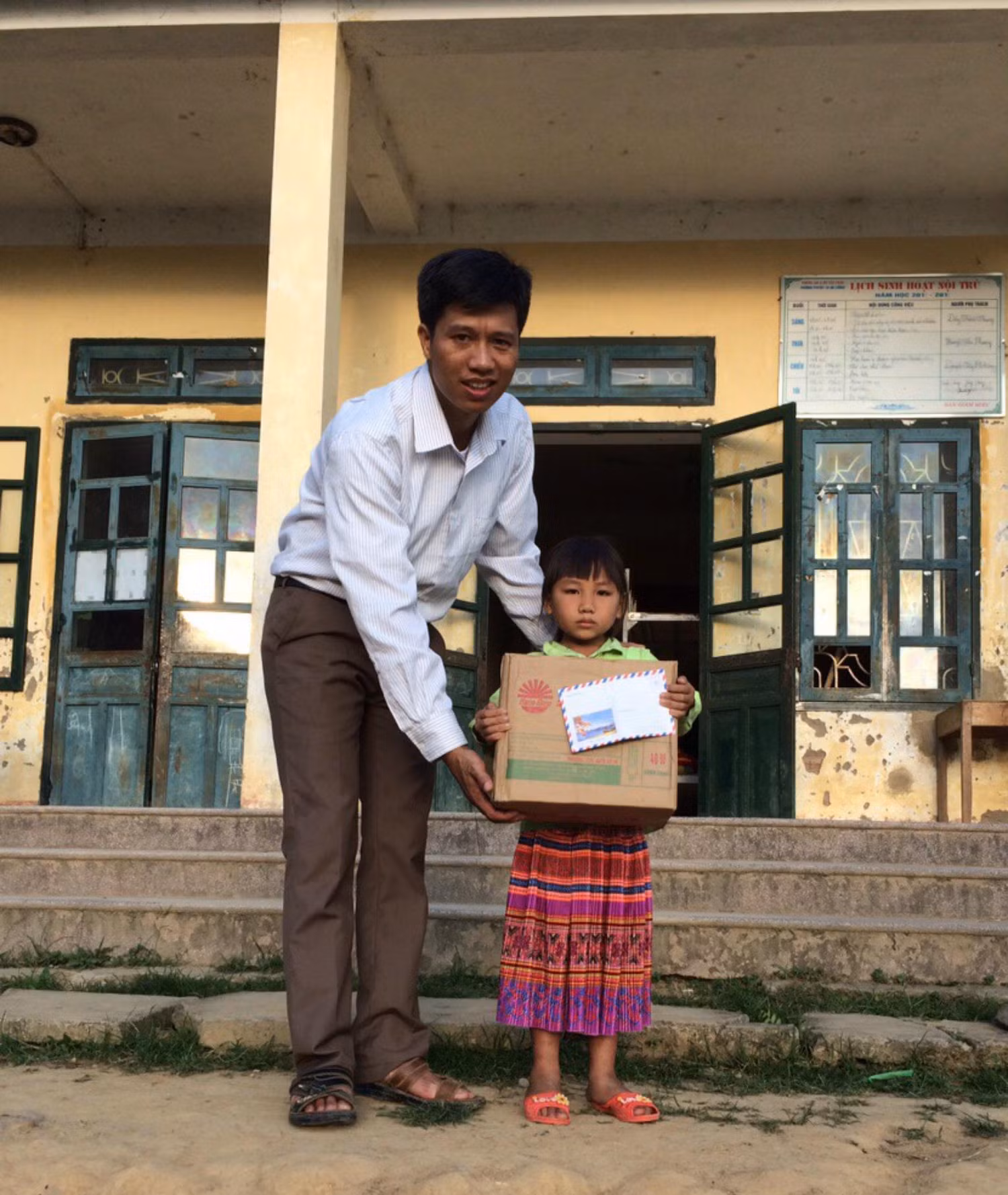 Thầy Diện nói: Trái ngọt đến từ việc uốn nắn, sát sao dạy dỗ các em học sinh như con mình (Ảnh:V.N) Thầy Diện nói: Trái ngọt đến từ việc uốn nắn, sát sao dạy dỗ các em học sinh như con mình (Ảnh:V.N)