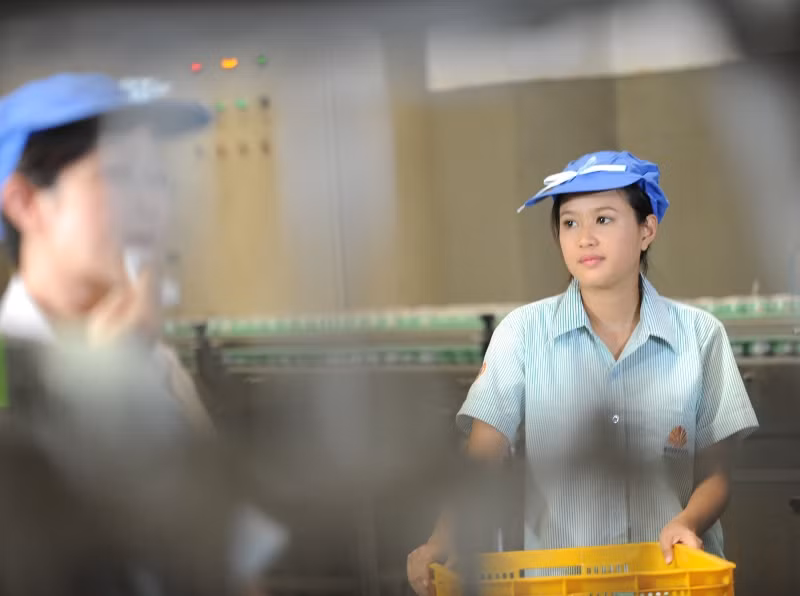 Trong lúc đó, Nở (Phương Hằng đóng) xuất hiện. Hàng ngày làm chung công ty với Kháng, cô được Kháng quan tâm, chăm sóc như một người em gái. Nở có người yêu và đột ngột mất vì tai nạn, để lại cho cô một bào thai trong bụng.... Trong lúc đó, Nở (Phương Hằng đóng) xuất hiện. Hàng ngày làm chung công ty với Kháng, cô được Kháng quan tâm, chăm sóc như một người em gái. Nở có người yêu và đột ngột mất vì tai nạn, để lại cho cô một bào thai trong bụng....