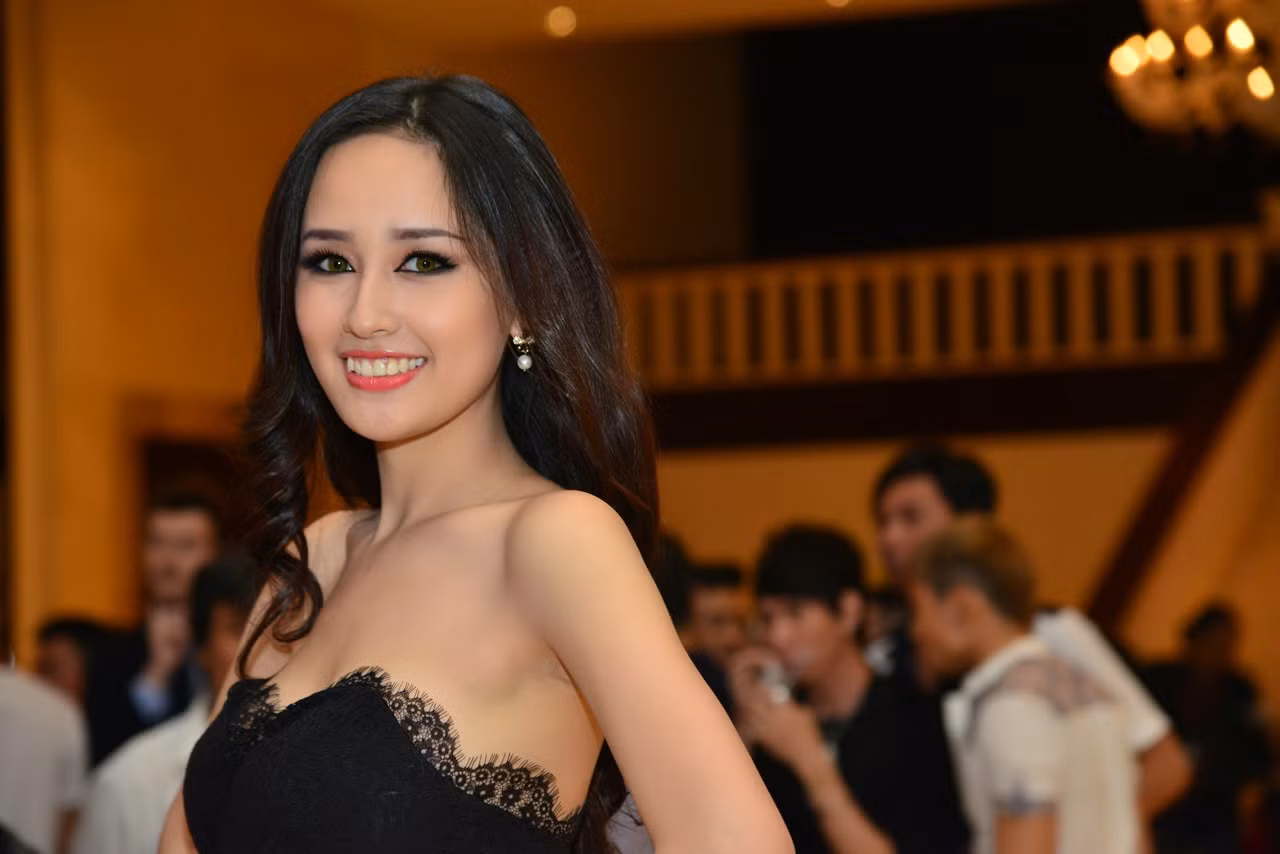 Cựu Hoa hậu Việt Nam năm 2006 Mai Phương Thúy xuất hiện tại đêm thời trang rạng ngời nhan sắc. Cựu Hoa hậu Việt Nam năm 2006 Mai Phương Thúy xuất hiện tại đêm thời trang rạng ngời nhan sắc.