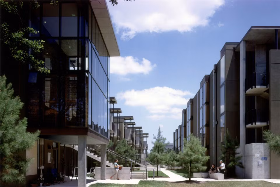 5. KTX Willow Street, ĐH Tulane, New Orleans, Mỹ: Là một ấn tượng thú vị của tất cả những gì thuộc về vùng đất này. Lấy ý tưởng từ lịch sử và ngôn ngữ bản xứ của vùng New Orleans.