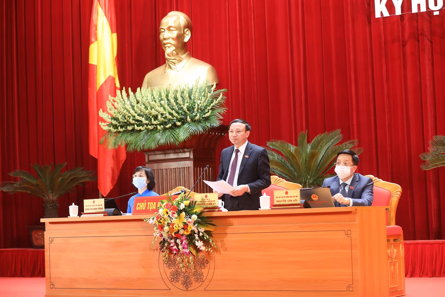 Ông Nguyễn Xuân Ký, Bí thư Tỉnh ủy, Chủ tịch Hội đồng nhân dân tỉnh Quảng Ninh kết luận nội dung chất vấn liên quan đến giáo dục đào tạo (Ảnh: CTV)