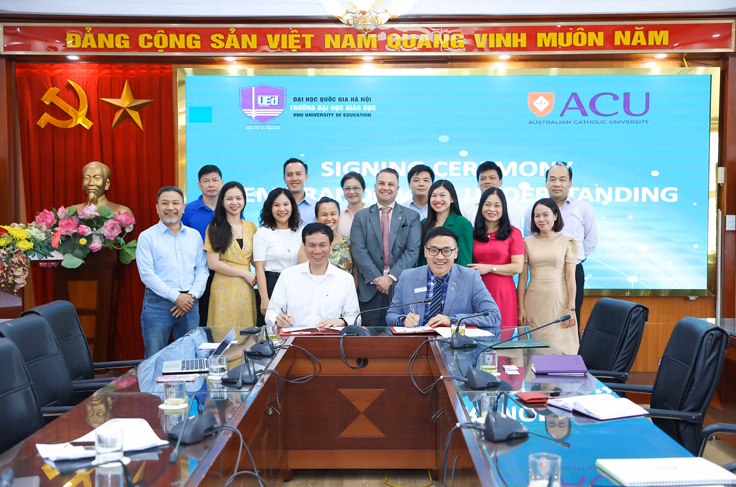 Hai bên cùng ký kết biên bản thỏa thuận hợp tác. Ảnh: UEd Media