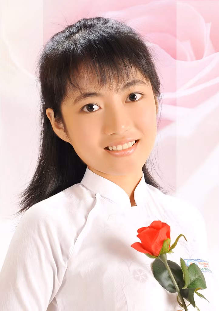 Mộng thích học môn hóa, thích có nhiều bạn để học hỏi, vui vẻ, nhiệt tình.
