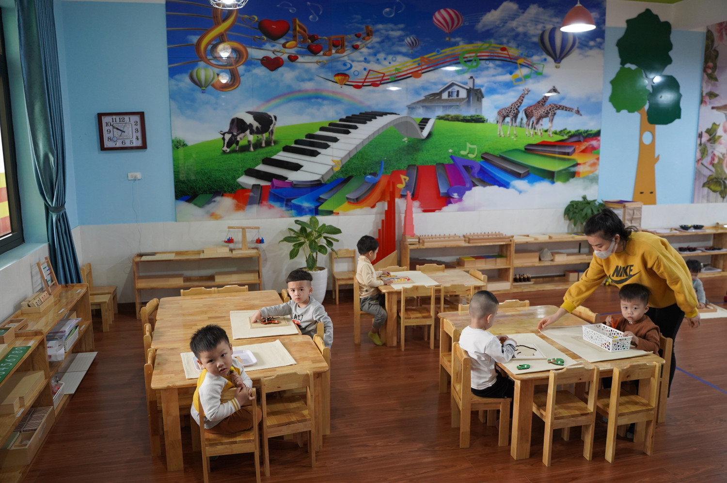 Quảng Ninh đã ban hành hàng loạt cơ chế, chính sách đặc thù hỗ trợ giáo dục - đào tạo từ bậc mầm non đến đại học (Ảnh minh hoạ: Phạm Linh)
