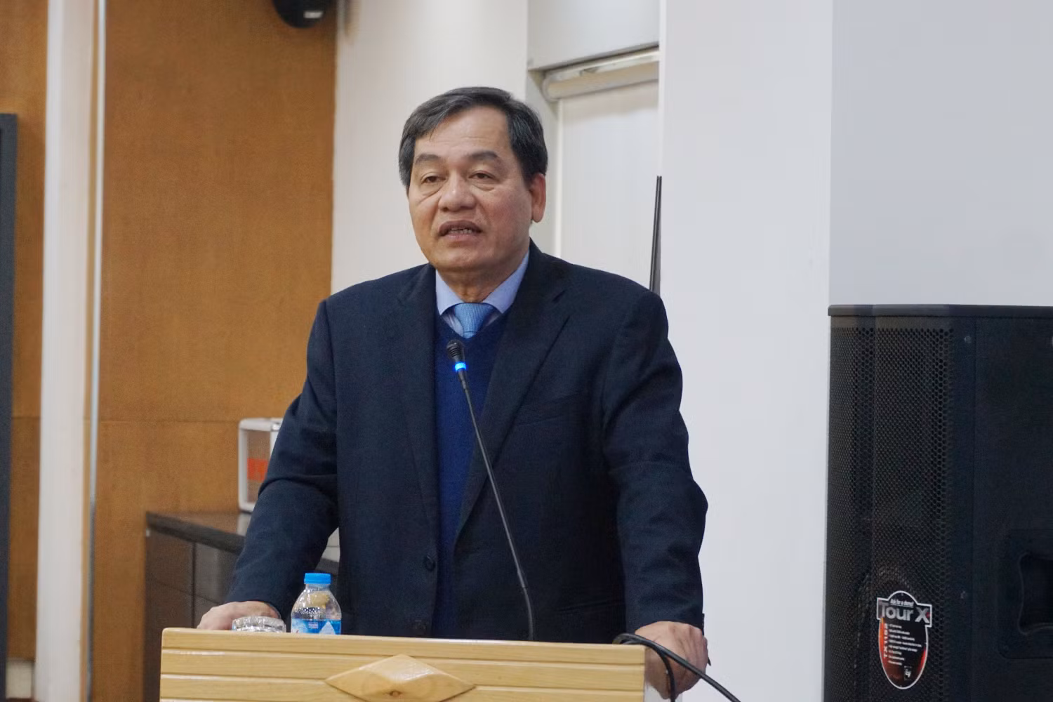 Phó Giáo sư, Tiến sĩ Trần Đức Quý – Hiệu trưởng Trường Đại học Công nghiệp Hà Nội chia sẻ tại tọa đàm (Ảnh: Linh Trang)