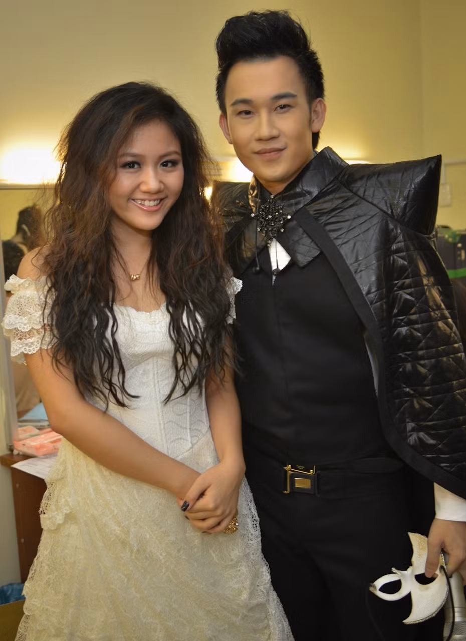 Văn Mai Hương lạ lẫm với mái tóc xù và chủ nhân liveshow Dương Triệu Vũ.