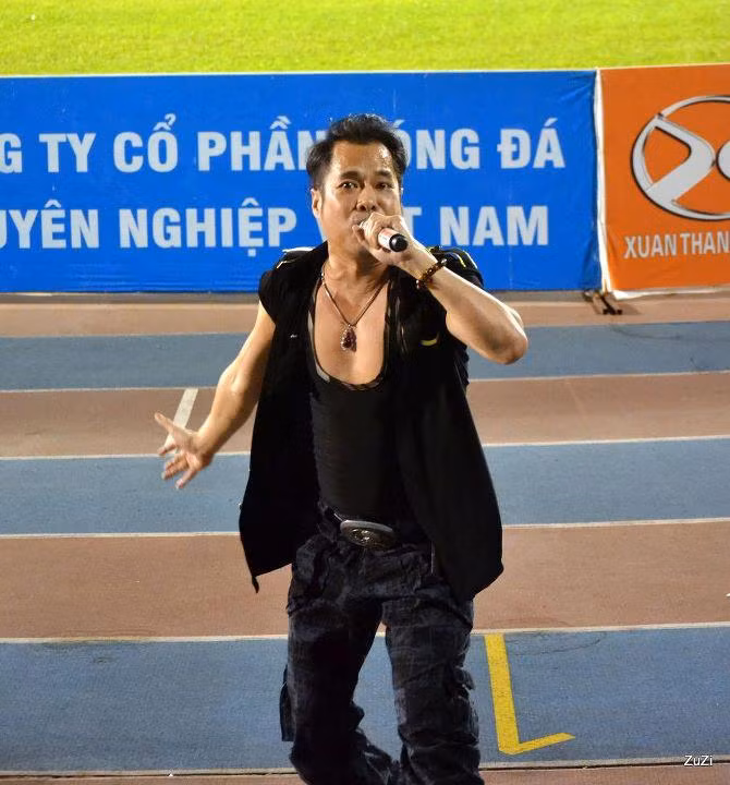Anh cũng mới được bầu Thụy mời làm chủ tịch danh dự của Sài Gòn FC với mục đích lôi kéo các khán giả đến cổ vũ cho CLB