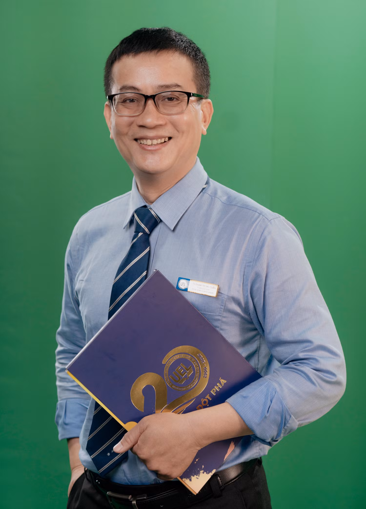 Phạm Trung Tuấn_Khoa QTKD_UEL.JPG
