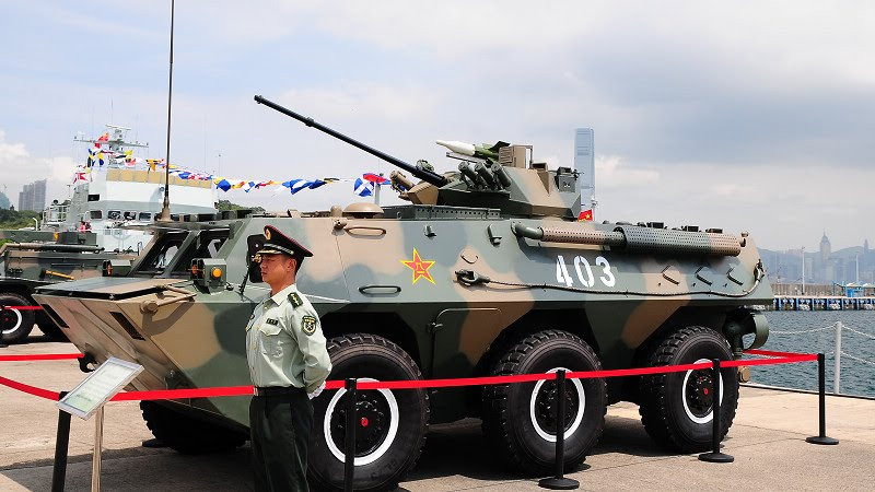 Lực lượng quân sự Trung Quốc đóng tại Hồng Kông mở cửa một doanh trại cho công chúng vào thăm quan. Lực lượng quân sự Trung Quốc đóng tại Hồng Kông mở cửa một doanh trại cho công chúng vào thăm quan.