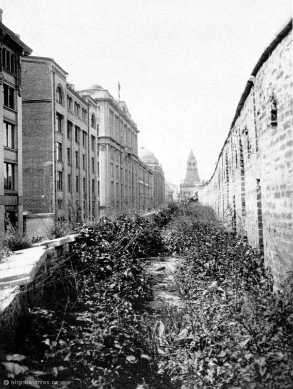 Moscow: Khu phố người Hoa năm 1920 sau này bị dẹp bỏ và biến thành bãi đỗ xe sau này Moscow: Khu phố người Hoa năm 1920 sau này bị dẹp bỏ và biến thành bãi đỗ xe sau này