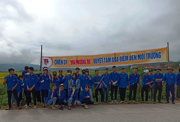 Trên cương vị là Bí thư Đoàn Trường trung học phổ thông Cẩm Lý (Bắc Giang) thầy Thắng đã tổ chức được rất nhiều hoạt động tình nguyện ý nghĩa. Ảnh: TT.