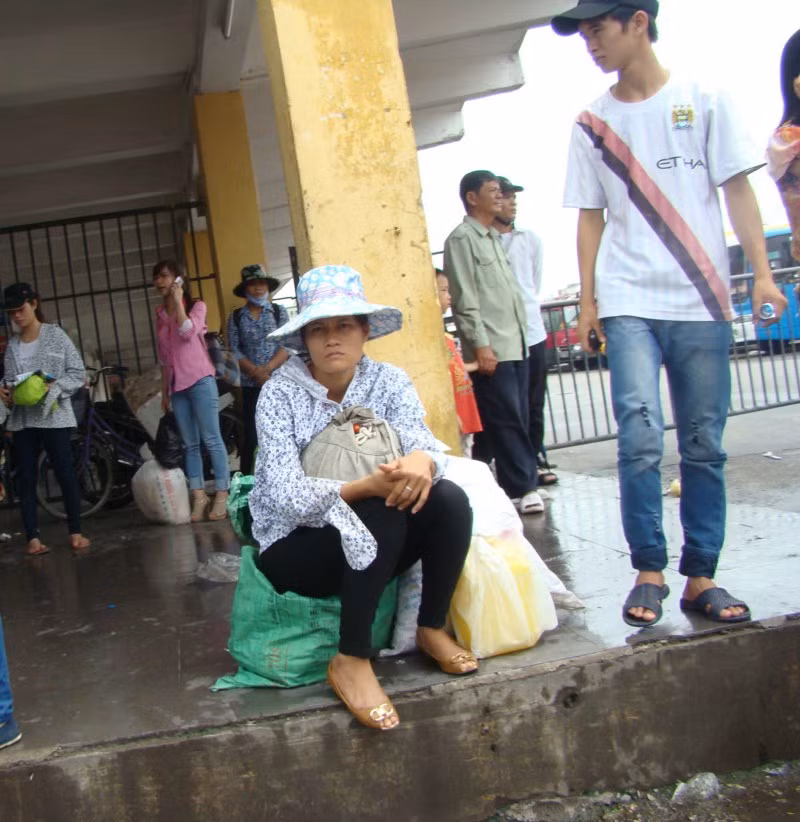 Những ngày thi ĐH đợt 1 mưa khá nhiều khiến sĩ tử cùng người nhà về Thủ đô tương đối vất vả. Xem đáp án môn Vật lí - Xem đáp án môn Toán - Xem đáp án môn Hóa - Xem đáp án môn Ngoại ngữ Khối A1 Những ngày thi ĐH đợt 1 mưa khá nhiều khiến sĩ tử cùng người nhà về Thủ đô tương đối vất vả. Xem đáp án môn Vật lí - Xem đáp án môn Toán - Xem đáp án môn Hóa - Xem đáp án môn Ngoại ngữ Khối A1