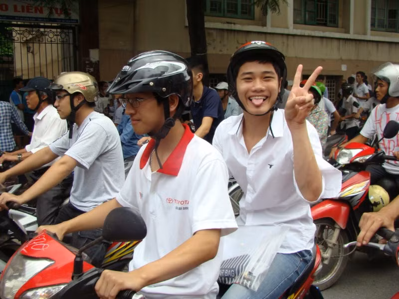 Mặc dù đường tắc, sĩ tử vẫn rất vui vẻ vì đã làm tốt bài thi môn Toán sáng nay, Xem đáp án ĐH Khối A, môn Vật lí - Xem đáp án ĐH Khối A, môn Toán - Xem đáp án DH Khối A, môn Hóa Mặc dù đường tắc, sĩ tử vẫn rất vui vẻ vì đã làm tốt bài thi môn Toán sáng nay, Xem đáp án ĐH Khối A, môn Vật lí - Xem đáp án ĐH Khối A, môn Toán - Xem đáp án DH Khối A, môn Hóa