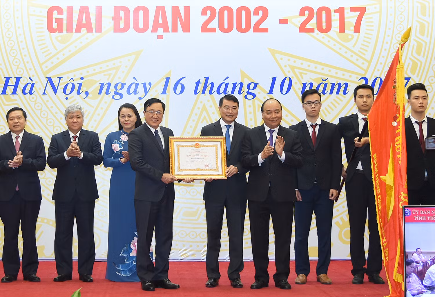 Tại Hội nghị Thủ tướng Nguyễn Xuân Phúc trao Huân chương Lao động hạng Nhất cho Ngân hàng Chính sách Xã hội. Ảnh: Chinhphu.vn