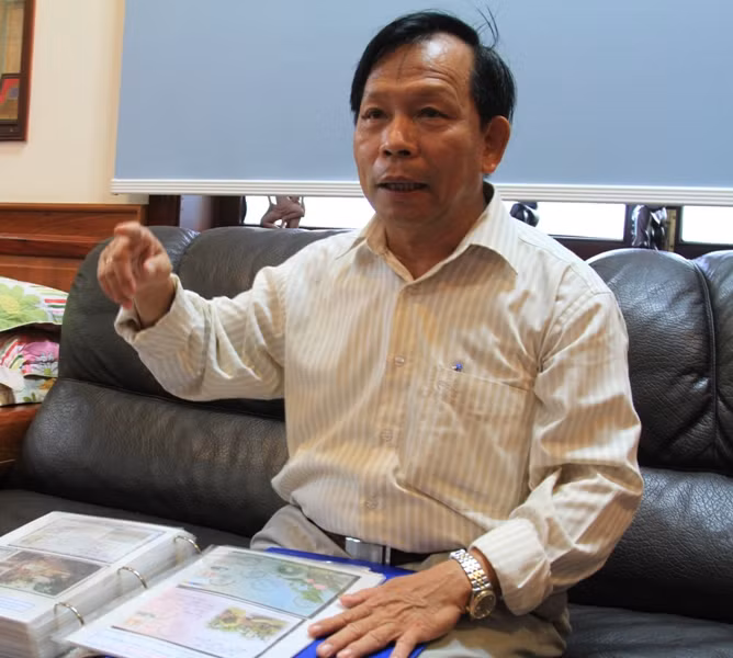"Năm 1971, ra khỏi nhà tù, tôi được đưa ra miền Bắc. Tình cờ bắt gặp một số mẫu tem có hình Bác, với lòng kính yêu vô hạn, tôi đã cất kỹ, để dành với ý thức là lưu giữ hình ảnh Bác cho riêng mình”, ông Kiên tâm sự. "Năm 1971, ra khỏi nhà tù, tôi được đưa ra miền Bắc. Tình cờ bắt gặp một số mẫu tem có hình Bác, với lòng kính yêu vô hạn, tôi đã cất kỹ, để dành với ý thức là lưu giữ hình ảnh Bác cho riêng mình”, ông Kiên tâm sự.