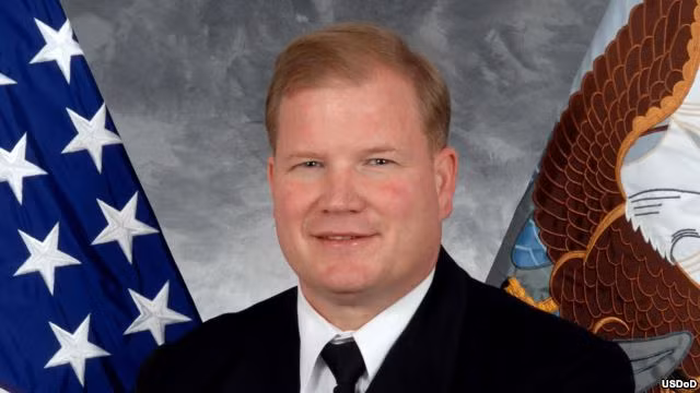 Chuẩn Đô đốc Mark C.Montgomery, Tư lệnh cụm tàu sân bay USS George Washington.