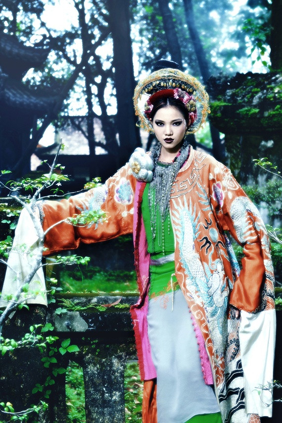 Tiếp tục giữ vững phong độ, Dương Thị Thanh đã có một shoot hình đẹp ngoài sự mong đợi. Với ánh mắt sắc lạnh, một chiếc cằm thăng bằng và khóe miệng bí ẩn, Dương Thị Thanh đang dần bộc lộ rõ nét tố chất cần thiết của một người mẫu.