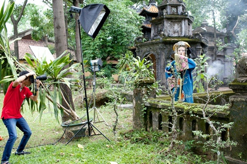 Các thí sinh được diện trên mình những bộ trang phục áo dài cách điệu, được sáng tạo theo phong cách hiện đại nhưng, thể hiện tinh thần, tâm hồn của người phụ nữ Việt ở thế kỷ mới. Ngoài ra, trong phần chụp hình lần này, các thí sinh sẽ tạo dáng, biểu cảm sao cho hài hòa với máy ảnh di chuyển để có được bức hình đẹp nhất.