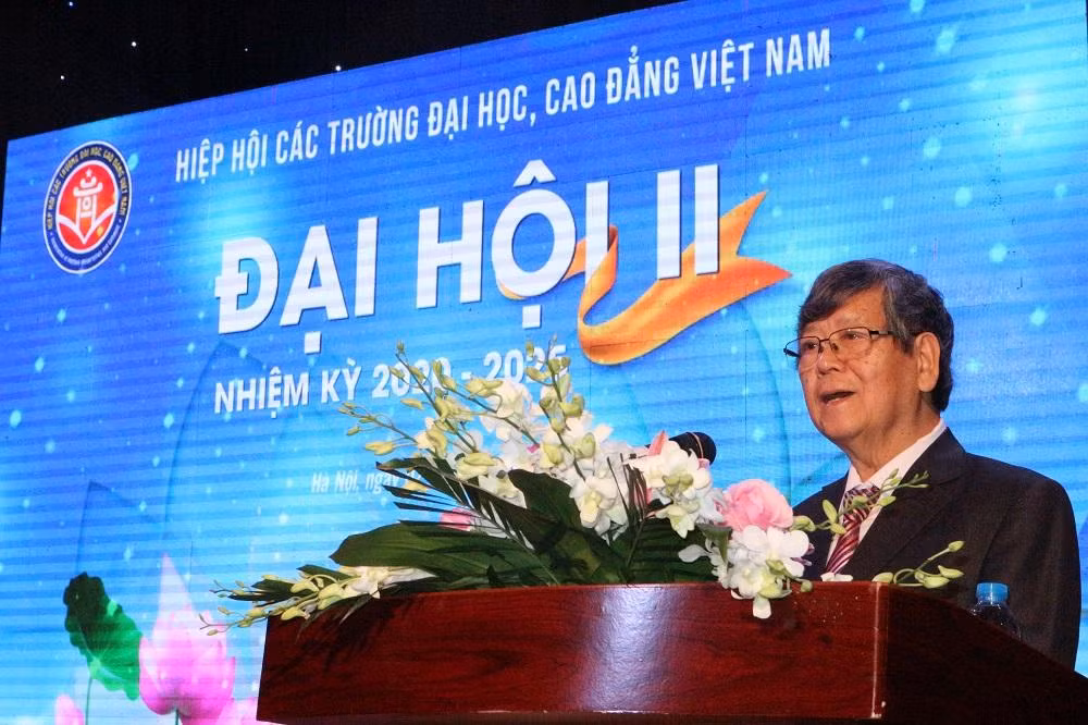 Tiến sĩ Vũ Ngọc Hoàng được bầu làm Chủ tịch Hiệp hội Các trường đại học, cao đẳng Việt Nam. Ảnh: Tùng Dương Tiến sĩ Vũ Ngọc Hoàng được bầu làm Chủ tịch Hiệp hội Các trường đại học, cao đẳng Việt Nam. Ảnh: Tùng Dương