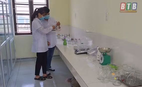 Có nên dừng tổ chức thi học sinh sáng tạo khoa học kĩ thuật? (Ảnh minh hoạ: baothaibinh.com.vn) Có nên dừng tổ chức thi học sinh sáng tạo khoa học kĩ thuật? (Ảnh minh hoạ: baothaibinh.com.vn)