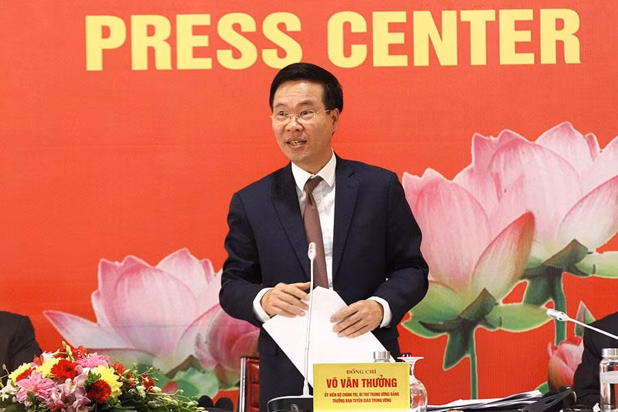 Đồng chí Võ Văn Thưởng, Ủy viên Bộ Chính trị, Bí thư Trung ương Đảng, Trưởng Ban Tuyên giáo Trung ương chủ trì buổi Họp báo.