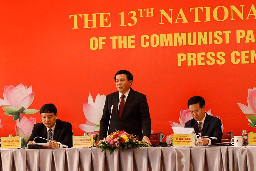 Đồng chí Nguyễn Xuân Thắng, Bí thư Trung ương Đảng, Giám đốc Học viện Chính trị quốc gia Hồ Chí Minh, Chủ tịch Hội đồng Lý luận Trung ương cho biết những điểm mới trong các dự thảo Văn kiện.