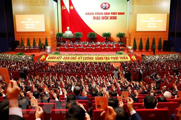 Các đại biểu biểu quyết thông qua chương trình làm việc của Đại hội. (Ảnh: TTXVN)