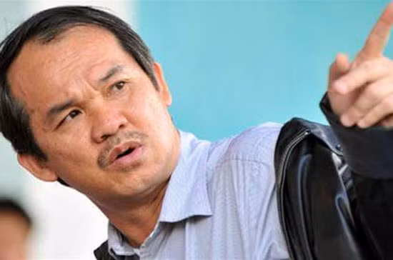Là cậu học trò nghèo trong một gia đình đông anh em, Đoàn Nguyên Đức ấp ủ ước mơ vào đại học để thay đổi cuộc sống cho gia đình. Lớp 12 (năm 1982), Đoàn Nguyên Đức vào TP.HCM thi đại học. Năm ấy, ông Đức... thi trượt. Không nản lòng, Đoàn Nguyên Đức tiếp tục vừa làm vừa học, quyết thi đại học, nhưng tới lần thi thứ 4, ông vẫn không đậu. NHỮNG HOTGIRL TỪNG THI ĐỖ THỦ KHOA ĐẠI HỌC
