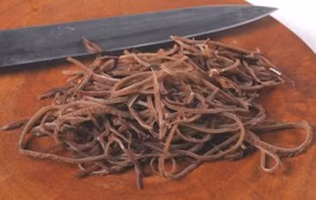 Mộc nhĩ 30g, Dạ dày lợn 1 cái. Mộc nhĩ ngâm nước ấm, rửa sạch; Dạ dày lợn làm sạch; hai thứ đem nấu chín, chế thêm gia vị, ăn trong ngày, dùng liên tục 3 - 5 ngày. Công dụng: Trị chứng đi tiểu nhiều lần. Xem thêm: Điểm danh các loại củ quả ăn nhiều dễ nhiễm độc Mộc nhĩ 30g, Dạ dày lợn 1 cái. Mộc nhĩ ngâm nước ấm, rửa sạch; Dạ dày lợn làm sạch; hai thứ đem nấu chín, chế thêm gia vị, ăn trong ngày, dùng liên tục 3 - 5 ngày. Công dụng: Trị chứng đi tiểu nhiều lần. Xem thêm: Điểm danh các loại củ quả ăn nhiều dễ nhiễm độc