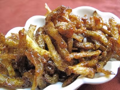Những món ăn quá mặn: Trong thời kỳ mang thai, phụ nữ thường có cảm giác thèm ăn mặn và thậm chí rất mặn do phản ứng của thai nghén. Chuyện này là rất bình thường, tuy nhiên nếu bạn ăn quá mặn sẽ dẫn đến lượng muối đưa vào cơ thể không được kiểm soát và dẫn đến các triệu chứng như : tim hồi hộp, lòng buồn bực khó chịu,lượng tiểu tiện nặng ảnh hưởng đến sự phát triển của thai nhi.(Ảnh: ITN) Xem thêm: "Thần dược" quanh ta: Ngô bắp ngon, rẻ và chống ung thư hiệu quả Những món ăn quá mặn: Trong thời kỳ mang thai, phụ nữ thường có cảm giác thèm ăn mặn và thậm chí rất mặn do phản ứng của thai nghén. Chuyện này là rất bình thường, tuy nhiên nếu bạn ăn quá mặn sẽ dẫn đến lượng muối đưa vào cơ thể không được kiểm soát và dẫn đến các triệu chứng như : tim hồi hộp, lòng buồn bực khó chịu,lượng tiểu tiện nặng ảnh hưởng đến sự phát triển của thai nhi.(Ảnh: ITN) Xem thêm: "Thần dược" quanh ta: Ngô bắp ngon, rẻ và chống ung thư hiệu quả
