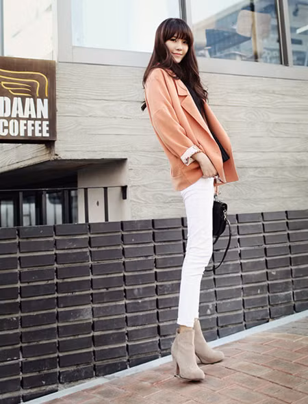 Bạn cũng nên chú ý tới áo mặc trong cho xuyệt tông với trang phục nhé. Xem thêm: "Đã mắt" với phong cách thời trang của bốn tiểu hoa đán xứ Trung