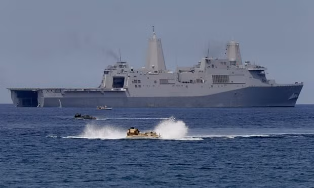 Chiến hạm USS Hopper của Hải quân Mỹ vừa thực hiện hoạt động đi qua vô hại bên trong 12 hải lý quanh bãi cạn Scarborough. Ảnh: Reuters. Chiến hạm USS Hopper của Hải quân Mỹ vừa thực hiện hoạt động đi qua vô hại bên trong 12 hải lý quanh bãi cạn Scarborough. Ảnh: Reuters.
