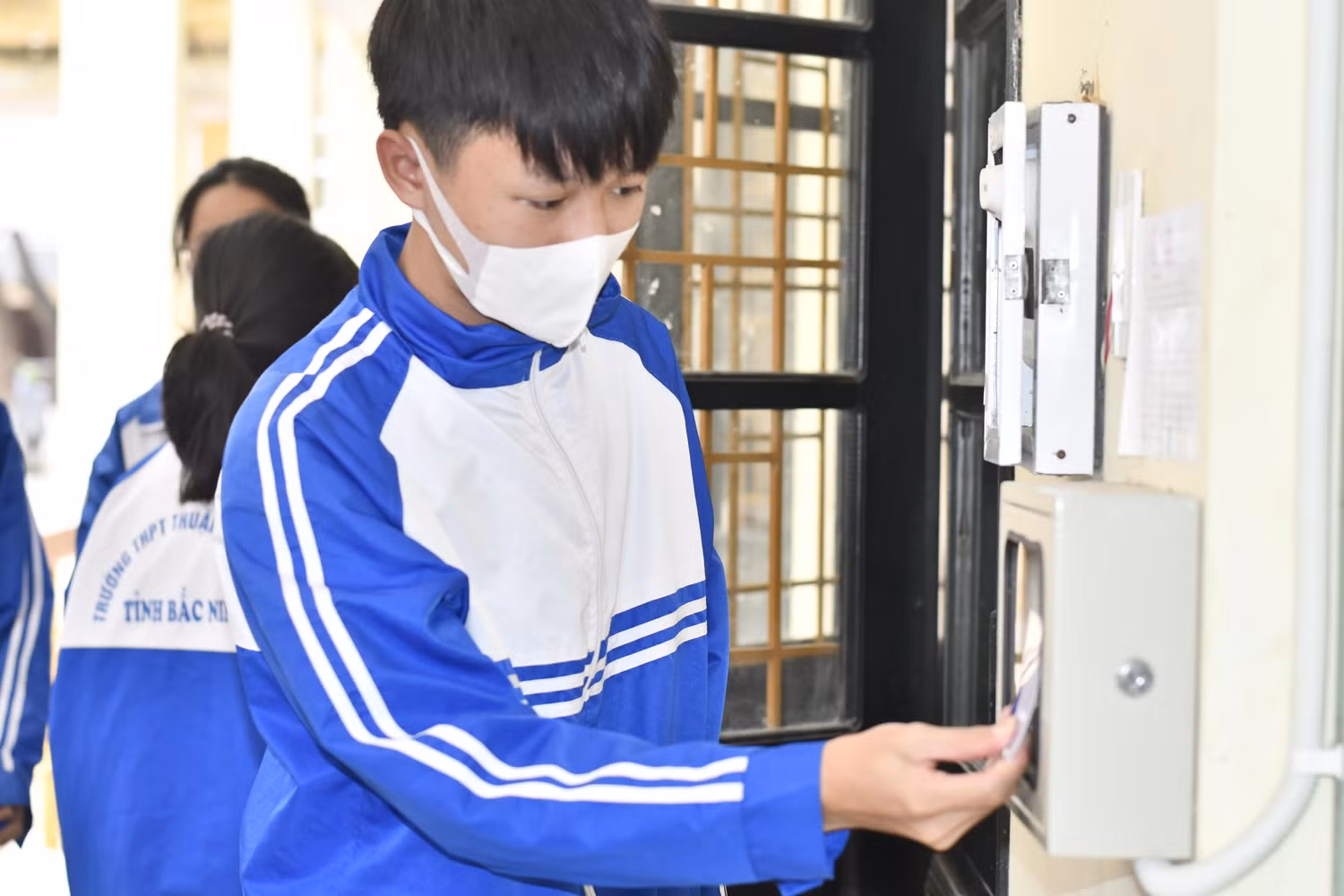 Tính năng điểm danh giúp nhà trường, phụ huynh tăng cường quản lý, giáo dục học sinh. (Ảnh: Mai Huệ). Tính năng điểm danh giúp nhà trường, phụ huynh tăng cường quản lý, giáo dục học sinh. (Ảnh: Mai Huệ).